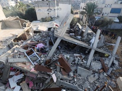Palestinians inspect the site of an Israeli strike on a house in Rafah in the southern Gaza Strip, December 17.