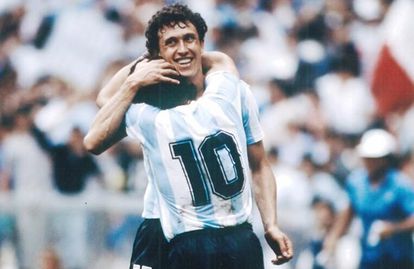 Jorge Valdano embraces Maradona during the 1986 World Cup.