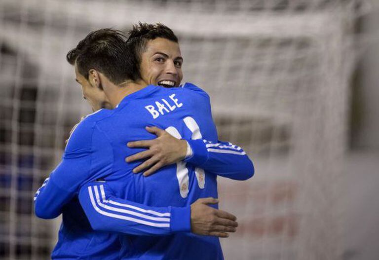 Real Madrid's Portuguese forward Cristiano Ronaldo (R) celebrates with Welsh striker Gareth Bale.