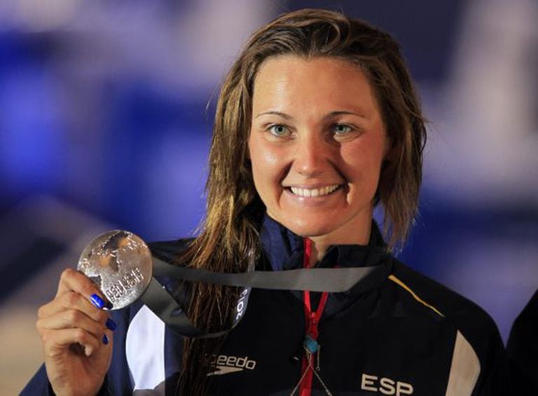 Melanie Costa with her 400m freestyle silver medal.