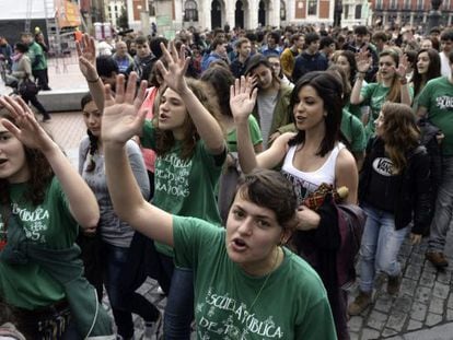 A demonstration  in Valladolid against the government&#039;s proposed education reforms.