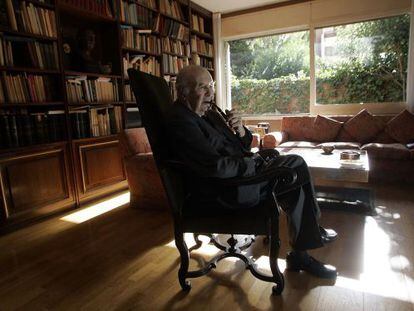 Mart&iacute; de Riquer, pictured in his Barcelona home. 