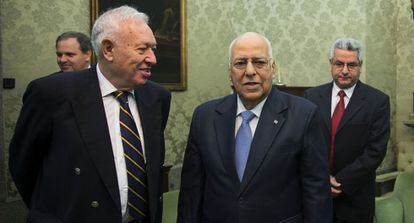 Interim Foreign Minister José Manuel García-Margallo and Cuban Vice President Ricardo Cabrisas in Madrid on Tuesday.