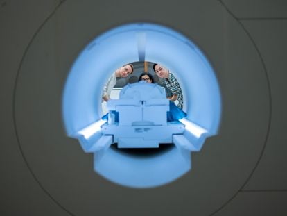 From left to right, the researchers Alex Huth, Shailee Jain and Jerry Tang at the Biomedical Imaging Center at Texas University.