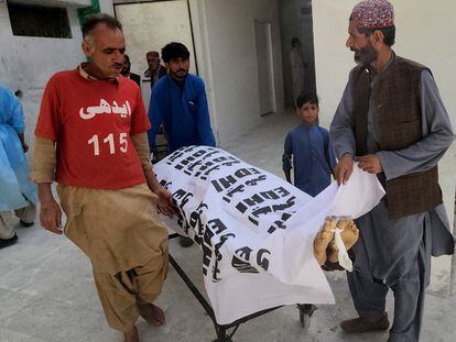 A victim of the suicide bomb blast at a mosque in Mastung, is shifted to hospital in Quetta, the provincial capital of restive Balochistan province, Pakistan, 29 September 2023.