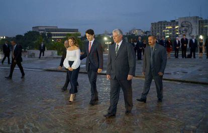 Díaz Canel (c) with Canadian Prime Minister Justin Trudeau.