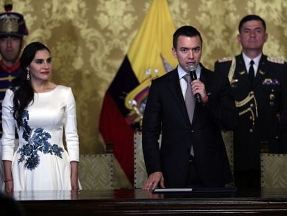 The president of Ecuador, Daniel Noboa, together with the vice president, Verónica Abad, speaks during the appointment of his Cabinet on Thursday in Quito.