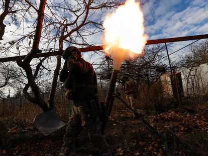 A Ukrainian mortar unit fires against Russian positions on the Avdiivka front in Donetsk on November 8.