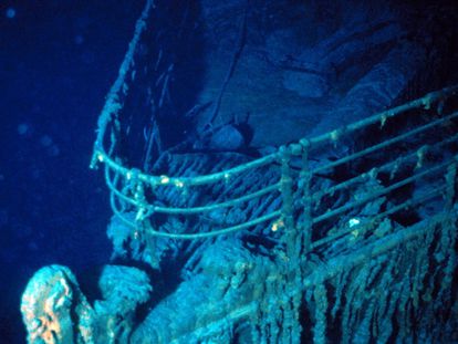 The bow of the 'Titanic' is seen during a dive at the resting place of the vessel's wreck, July, 1986.