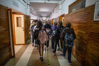 Students in the hallways of San Isidoro school in Seville.
