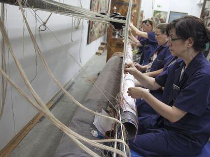 Weavers at the Royal Tapestry Factory on Wednesday.