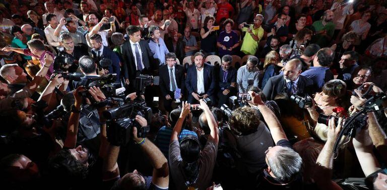 Carles Puigdemont and Oriol Junqueras at the Tarraco Arena.