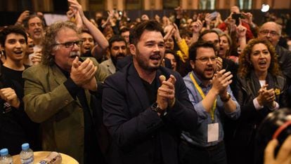 Members of the Catalan Republican Left celebrate the results of the general election on April 28 in Barcelona.