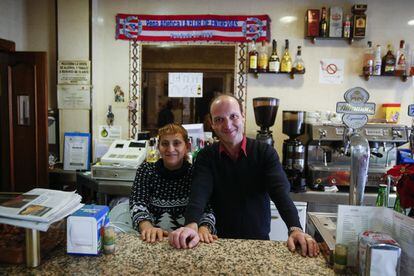 Maruja Gómez Uribe, 48, from Ecuador, and Sergio González Blanco, 43, from Madrid, run the Dos Ángeles bar. They sell CDs for €3 and Alhambra beer for €1.