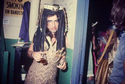 Alice Cooper dressed as Cleopatra, at a party in New York City, circa 1970.


