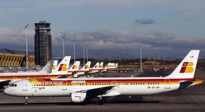 Iberia planes on the tarmac at Madrid&#039;s Barajas airport.