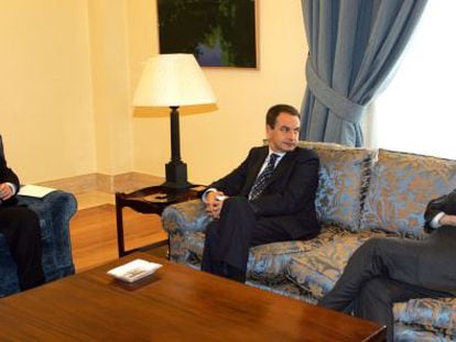 Former IMF director Rodrigo Rato (l), with then-PM Zapatero and Deputy PM Pedro Solbes, pictured in 2005.