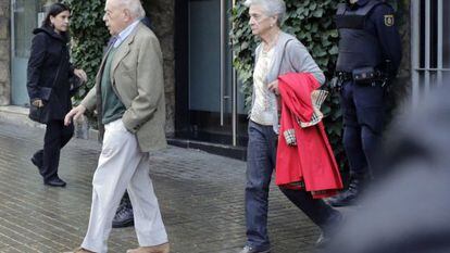 Jordi Pujol and Marta Ferrusola leave their home in Barcelona.