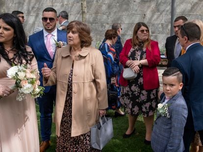 The recent wedding of Krisanne Lia and Fabian Mauro in Gibraltar, where masks are no longer obligatory outside.