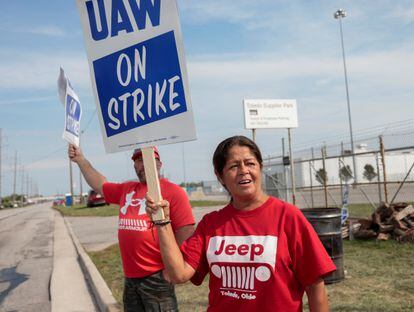 Striking United Auto Workers members picket outside the Stellantis Jeep Plant in Toledo, Ohio, on September 17, 2023.