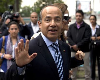 Mexican President Felipe Calder&oacute;n and his wife go to vote during on July 1 presidential elections.