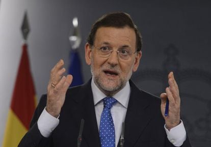 Rajoy speaks to the press after Friday&#039;s Cabinet meeting. 
