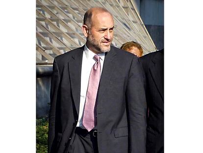 Attorney Mark Pomerantz arrives at Federal Court in New York, Aug. 12, 2002