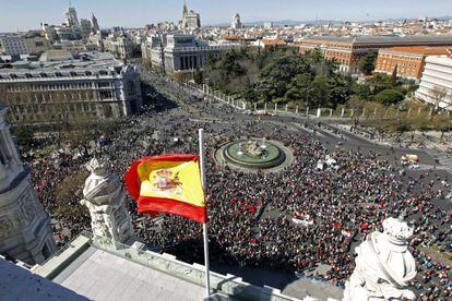 Protestors demonstrating against the government&#039;s labor reforms pass through Plaza de Cibeles on Sunday. 