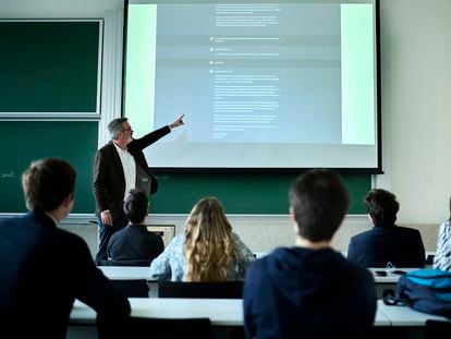 Professor Francesc Pujol using ChatGPT in the classroom; February 2023.