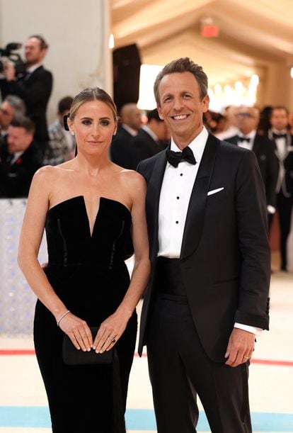 Presenter Seth Meyers and his partner Alexi Ashe.