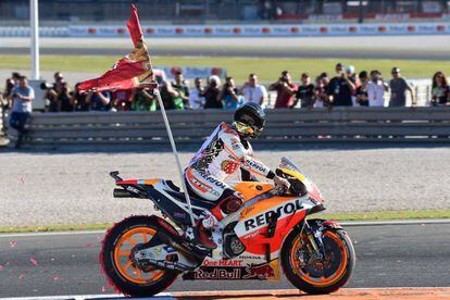 Marc Márquez celebrates his world championship win on Sunday in Valencia with his fan club flag.