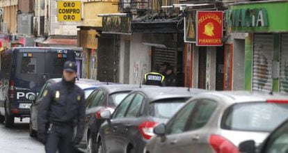 National Police officers in Vallecas (Madrid) where one person was arrested on charges of forming part of a group linked to Islamic State.