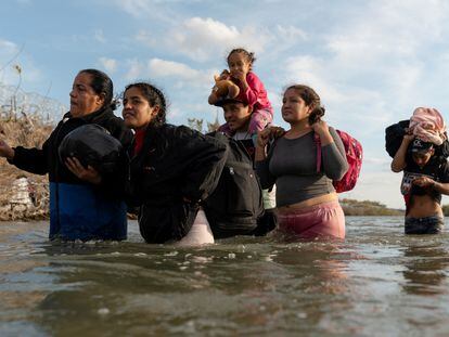 Migrants from Venezuela cross the Rio Grande River from Mexico to Eagle Pass, Texas, U.S., December 20, 2023.