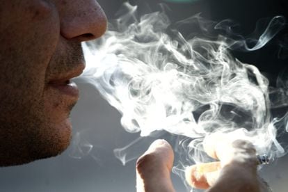 Smoking continues to kill tens of thousands of people a year in Spain.