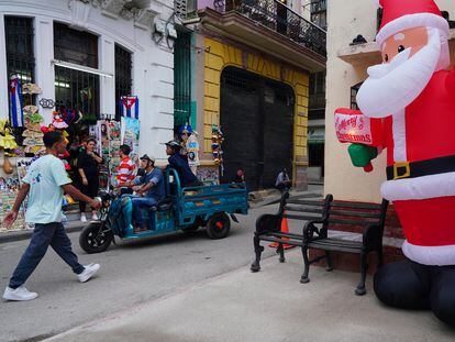 A street with Christmas decorations in Havana.