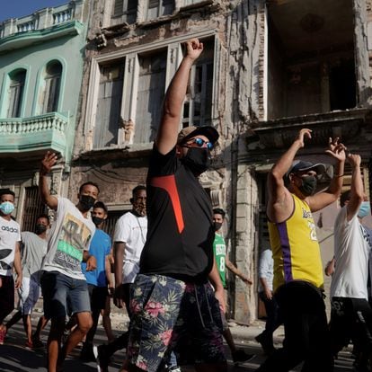 People shout slogans against the government during a protest against and in support of the government, amidst the coronavirus disease (COVID-19) outbreak, in Havana, Cuba July 11, 2021. REUTERS/Alexandre Meneghin