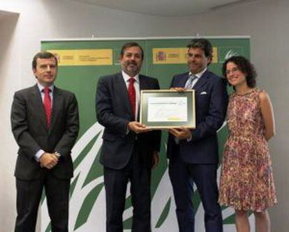 Federico Ramos, second from left, receives his prize.
