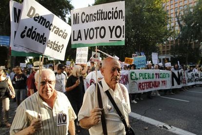 Demonstrators in Madrid yesterday asking for a referendum on constitutional reforms.