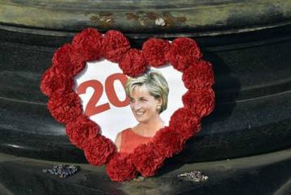 The world is observing the 20th anniversary of Lady Di's death.