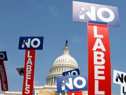People with the group No Labels hold signs during a rally on Capitol Hill in Washington, July 18, 2011
