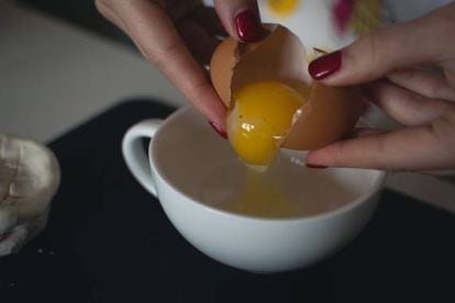 Egg yolk was an ingredient in candiel. 