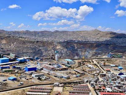 A view of the town of Cerro de Pasco with its open mining pit.