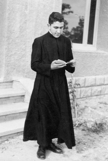Alfonso Pedrajas dressed in a cassock in the 1960s.