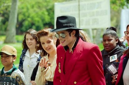 Michael Jackson et Lisa Marie Presley au Neverland Ranch en préparation du Sommet mondial des enfants. 