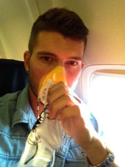 Passenger Deivid Betancor, during the Ryanair flight that lost cabin pressure on Friday morning.