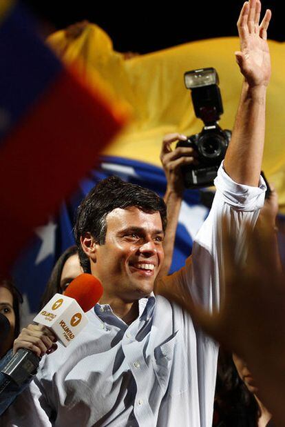 Opposition leader Leopoldo López waves to supporters in Caracas.