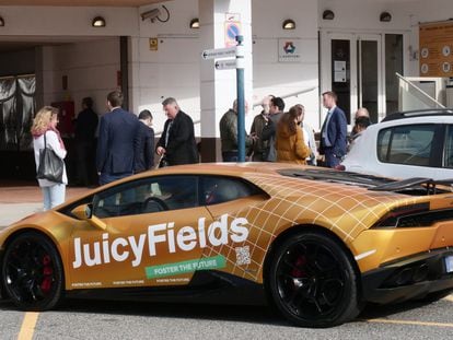 A fancy car featured the JuicyFields logo at the March 2022 Barcelona International Cannabis Business Conference.