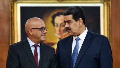 President Nicolás Maduro (R) talks with Jorge Rodriguez at Palacio de Miraflores on June 27, 2019 in Caracas, Venezuela.