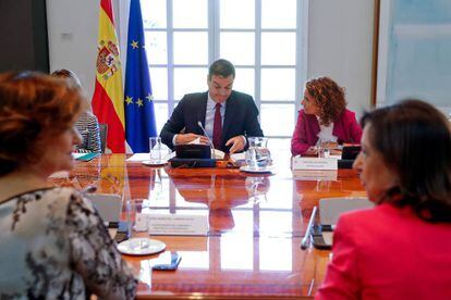 Pedro Sánchez presiding the Thursday meeting on Brexit.