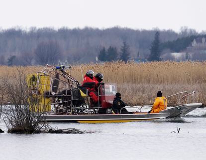 Searchers look for victims in Akwesasne, Quebec, March 31, 2023.